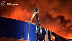 Наслідки ударів РФ по "Епіцентру" в Миколаєві. ФОТОрепортаж