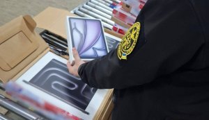 На митниці у посилках із США знайшли техніку Apple на 1 мільйон гривень