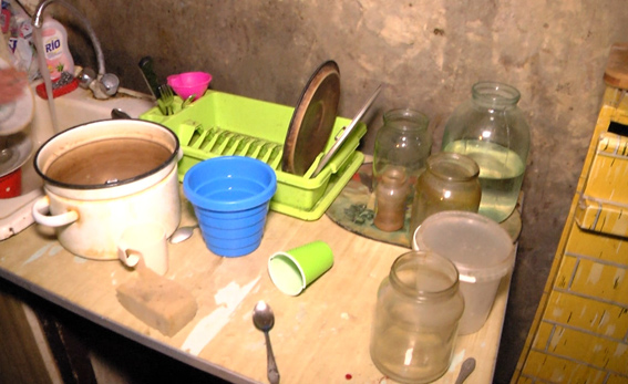 Cherkasy police freed three children locked in apartment 02 Cherkasy police freed three children locked in apartment 02