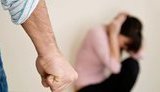 Домашнім кривдникам тепер можуть забороняти перебувати в квартирі з постраждалими