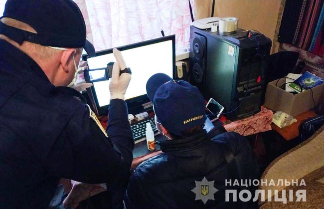 17-летний парень на Буковине продавал персональные данные нескольких миллионов интернет-пользователей со всего мира, - МВД 02