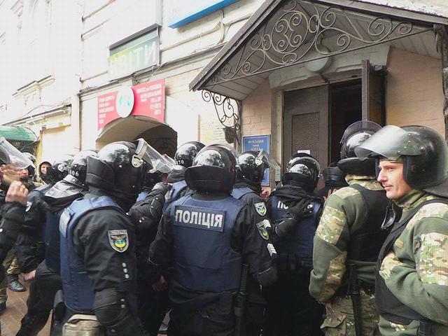 Полиция заблокировала офис ОУН в Киеве 09