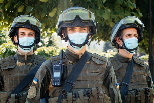 Охорону бронетехнікою посилили на вїздах до Києва 04