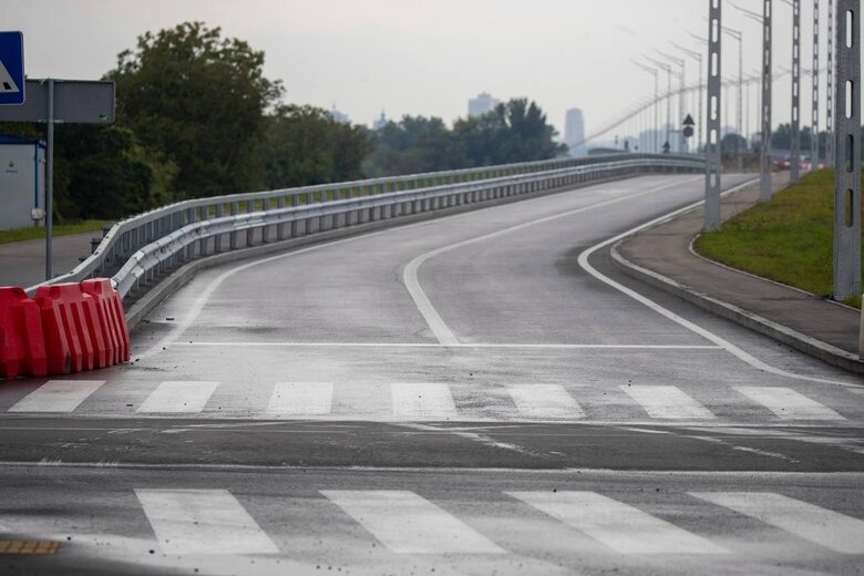 Кличко анонсував відкриття всіх смуг руху Подільським мостом