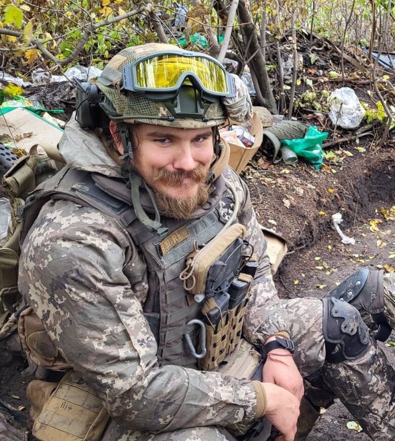 Ілля Березенко: Доходило до жестяка: вагнерівець доповзає до загиблого побратима і використовує його як щит – підштовхує й просувається до наших позицій 01