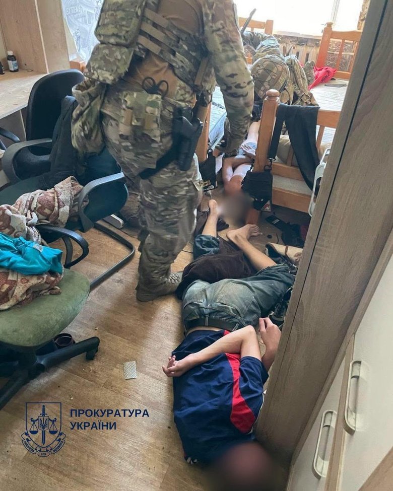 Поліція затримала 2 неповнолітніх, які нападали на 2 жінок у Києві