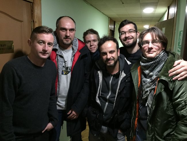 Лідер гурту Тимчасова Назва, гравець Що? Де? Коли? донеччанин Володимир Улахович: Біда Донецька в тому, що, опинившись перед доленосним вибором, місто вирішило не робити його зовсім. І цей вибір зробили за нього 05