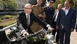 Харьковчане, берегись! Допа и Гепа катаются на мотоцикле с пулеметом. ФОТОрепортаж.