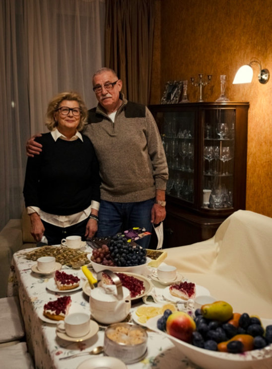 Глава ОП Єрмак показав, як живуть його батьки і брат 02