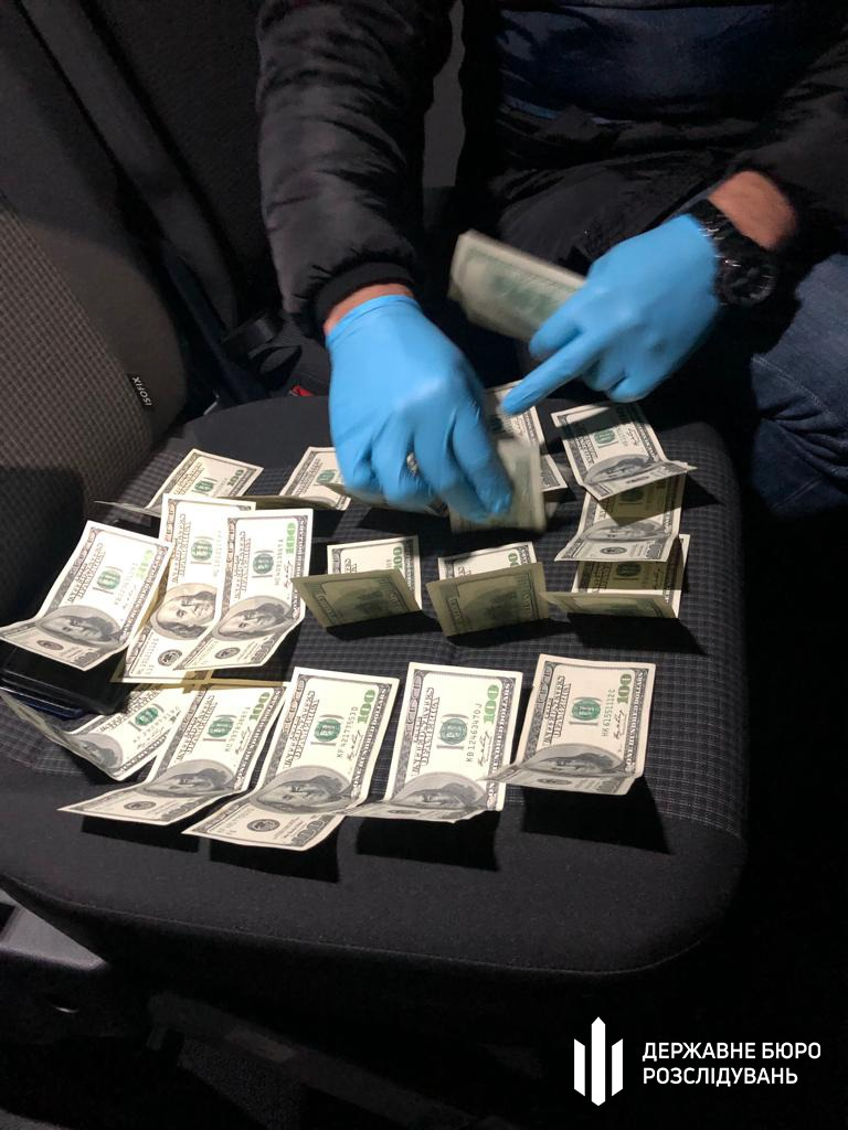 Керівник підприємства Укроборонпрому вимагав 80 тис. грн у іноземної компанії за допомогу, - ДБР 02