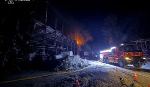 В Киеве из-за российского удара загорелось нежилое здание. ФОТОРЕПОРТАЖ