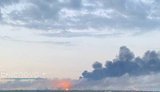 Атаки дронів у РФ: горить НПЗ "Роснафти", у Таганрозі вибухи