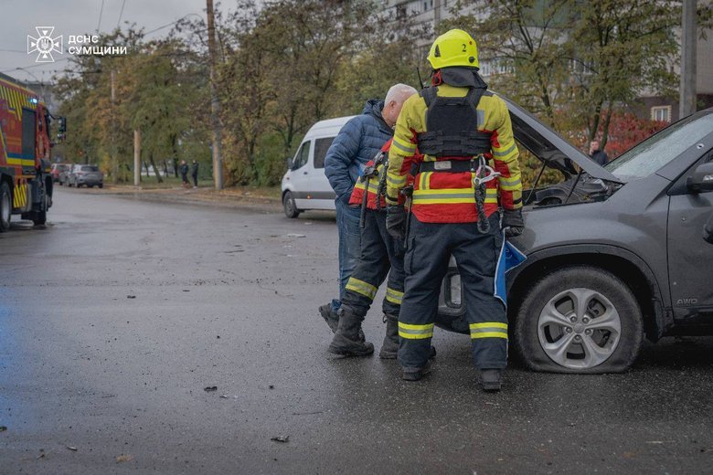 Удар РФ по перехрестю в Сумах