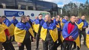 Ukraine brings back 193 defenders in prisoner exchange