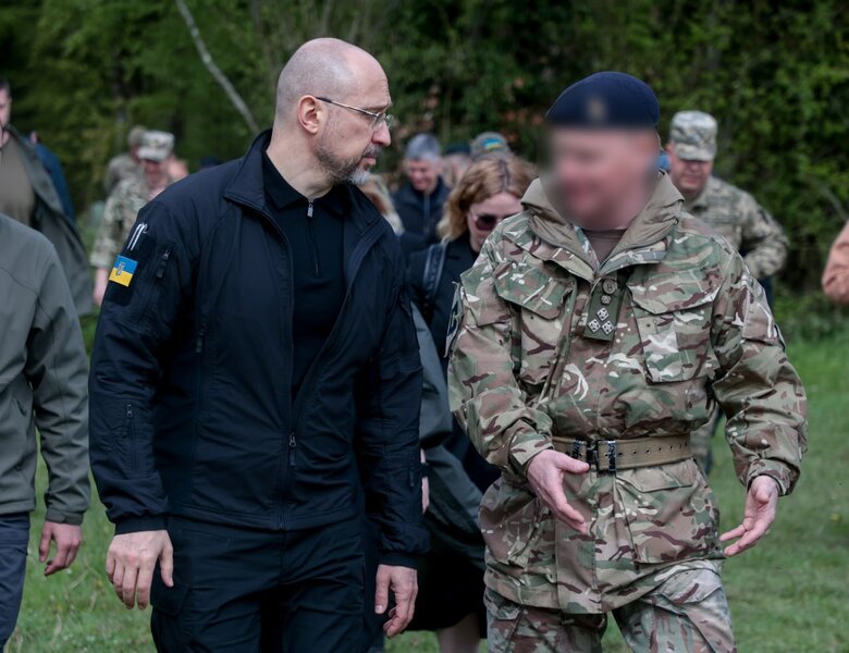 Shmyhal and Wallace visited Ukrainian soldiers undergoing training in UK: We coordinated necessary steps for a counteroffensive 05