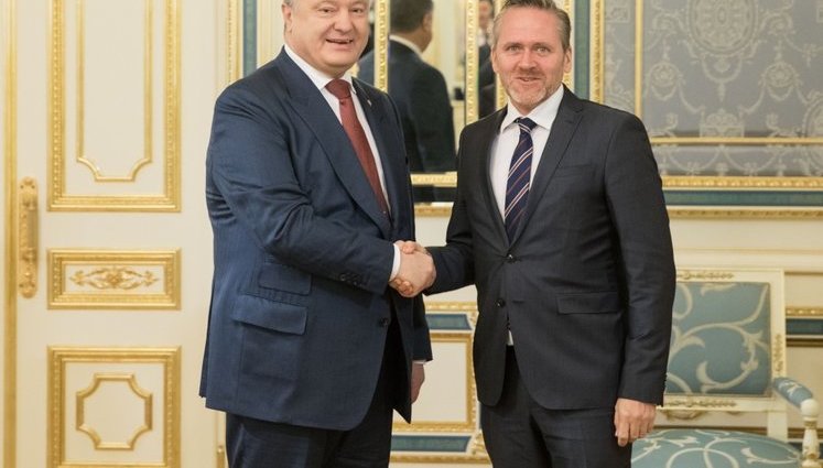 Порошенко обговорив з міністром закордонних справ Данії Самуельсеном ситуацію на Донбасі і протидію "Північному потоку-2". ФОТО