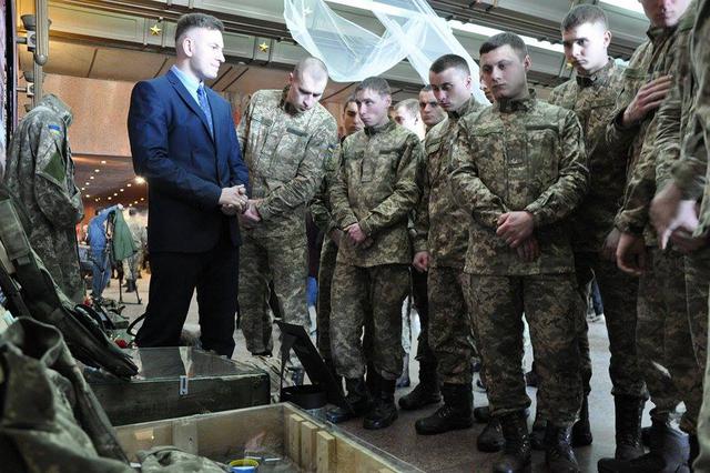 Виставка "Український Схід", присвячена АТО, відкрилася в Нацмузеї історії України у Другій світовій війні 19 Виставка "Український Схід", присвячена АТО, відкрилася в Нацмузеї історії України у Другій світовій війні 19