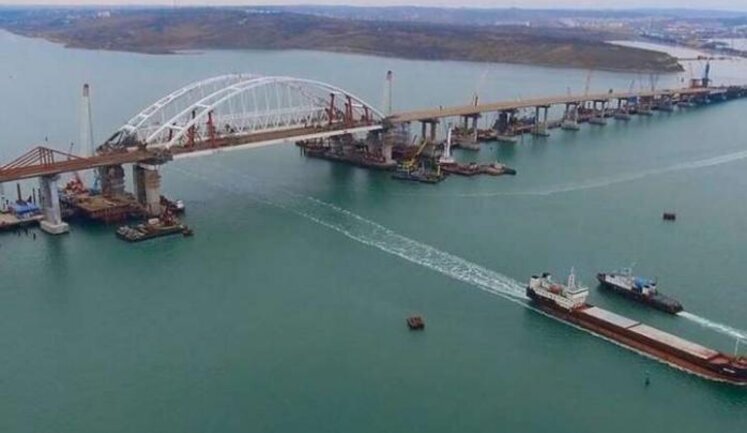 Росія закрила Керченську протоку для будь-яких суден, крім військових