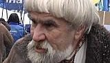 Фанаты Януковича возле ЦИК &amp;quot;строят&amp;quot; пенсионеров и ждут лидера. ВИДЕО.