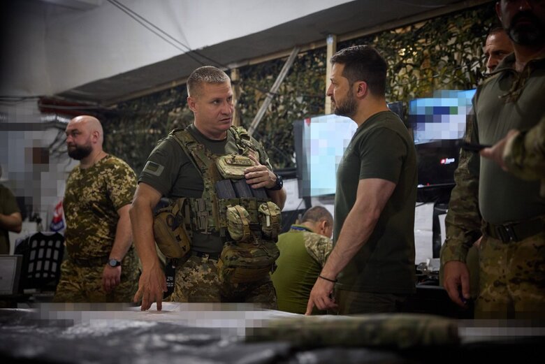 Зеленський відвідав бригади, які ведуть наступальні дії в межах ОТУ Соледар 07