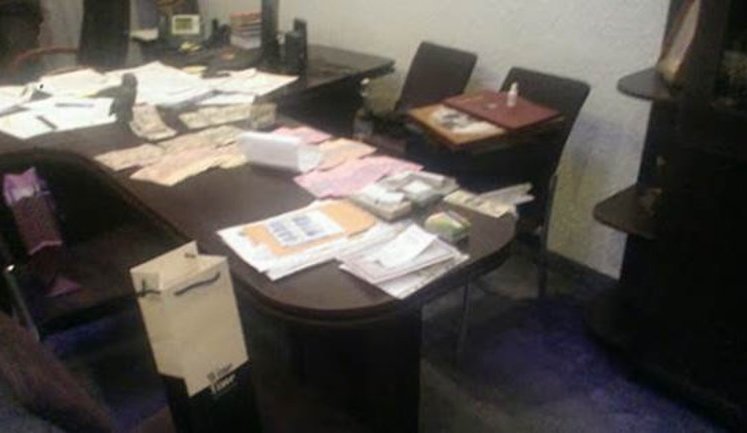 Law enforcers seize $50,000 from Ternopil region deputy prosecutor. PHOTOS
