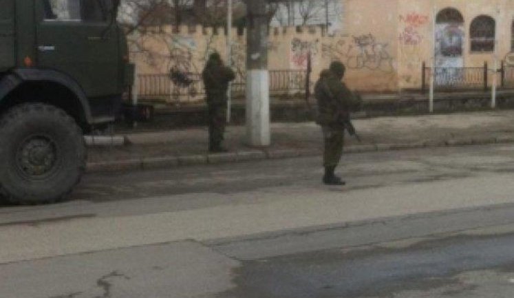 Armed people in cars on duty at military units in the cities of Simferopol and Saky. PHOTO