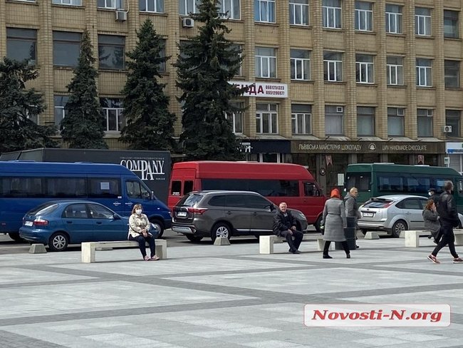 Хочу працювати!: У Миколаєві підприємці протестують проти карантину. Мітингувальники увірвалися до міськради 03