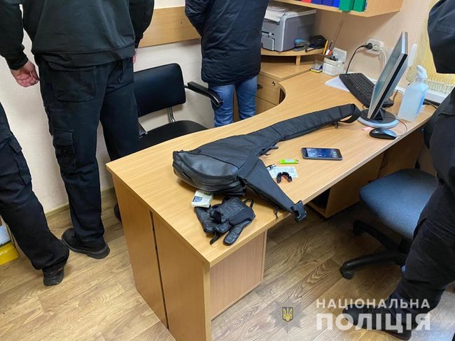 Титушки пытались заблокировать работу избиркома в Коцюбинском, - полиция 02