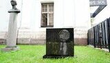 Пам’ятна плита, присвячена Пушкіну, і погруддя на честь його музи Анни Керн на вулиці Цитаделес, 7 у Ризі