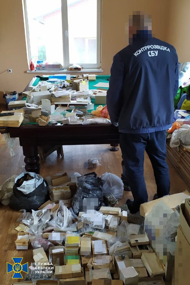 Контрразведка СБУ разоблачила межрегиональную преступную группу: участники поставляли крупные партии вооружения в РФ 01