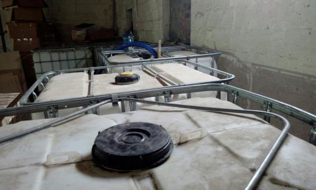 Налоговики на Житомирщине ликвидировали подпольный завод по производству фальсифицированного алкоголя 05 Налоговики на Житомирщине ликвидировали подпольный завод по производству фальсифицированного алкоголя 05