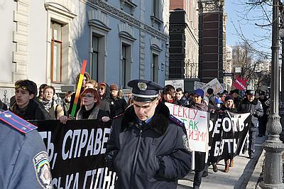 «Взрывная блондинка» = занудная лесбиянка