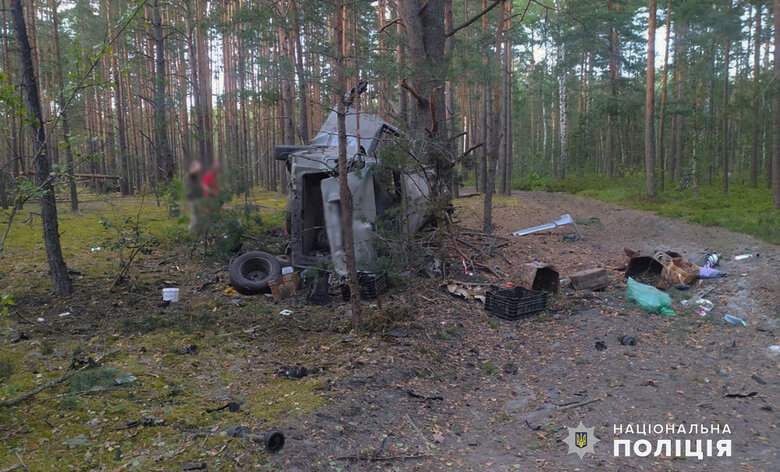 На прикордонні Житомирщини на міні підірвався автомобіль, водій загинув, - поліція 04