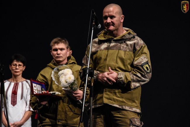 Народний Герой України, розвідник 24-ї бригади Юрій Сергійчук, позивний Сирота: На війні я знайшов усе: родину, друзів, кохання 06