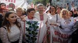 Порошенко і Гройсман привітали українців із Днем вишиванки