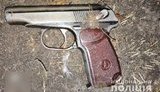 Чоловік на Київщині стріляв у поліцейських гумовими кулями і чинив опір під час затримання: одного правоохоронця поранено, другого - травмовано