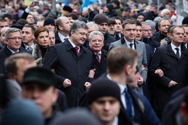 майдан порошенко марш память евромайдан достоинства