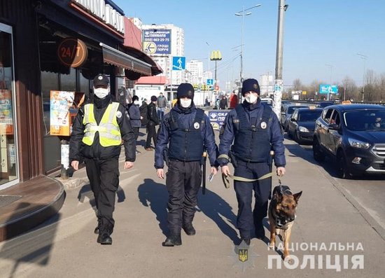 Поліція в Києві посилює патрулі біля кладовищ 03