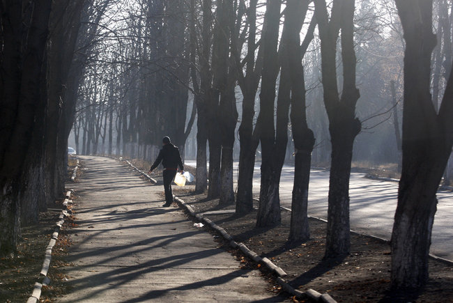 Бронежилет не дає притиснутися до землі щільніше, відчуття безпорадності: Приїхав, бл...дь, фотограф! Познімати це Дебальцеве! Отче наш..., - розповідь військового фотографа Анатолія Степанова 02