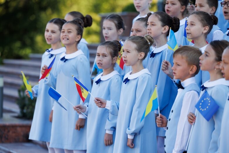 Президент Молдовы Санду поздравила украинцев с праздником: Независимость - это когда граждане могут сами решать свое будущее 03