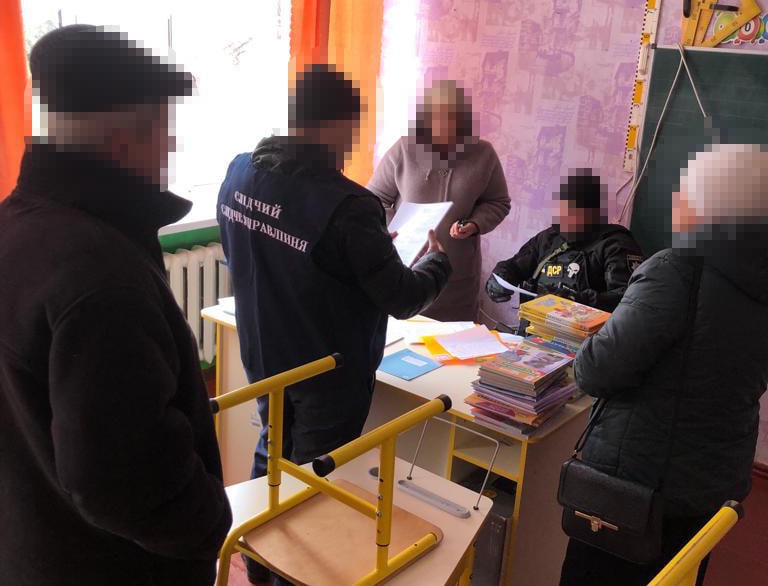 Полиция на Харьковщине задержала двух предателей, распространявших в учебных заведениях пропагандистскую пророссийскую политику 02
