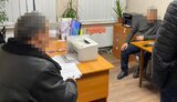На Днепропетровщине полиция задержала на взятке 4 чиновников: двух председателей теробщин, председателя и главного архитектора РГА. ФОТО