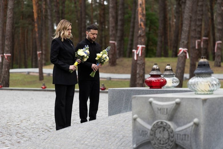 Зеленський ушанував памʼять жертв політичних репресій
