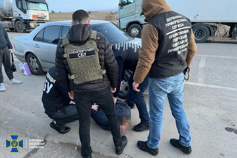 СБУ ликвидировала четыре канала побега уклонистов за границу 09