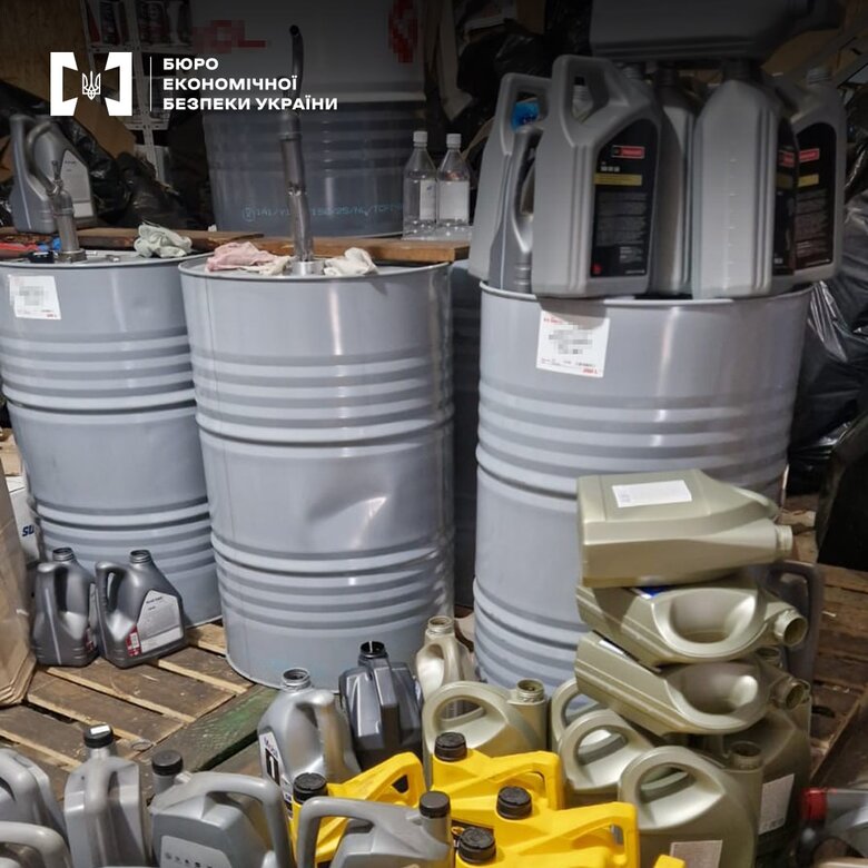 На Київщині викрили масштабне виробництво фальсифікованих моторних олив