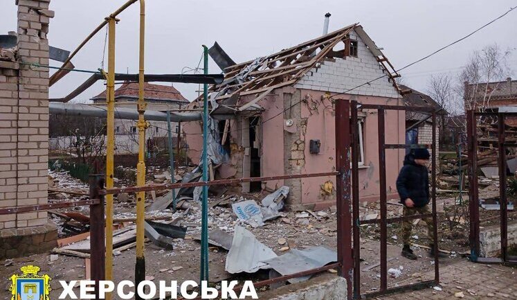 Доба на Херсонщині: 3 людини загинули, ще 10 - дістали поранення. Через ранкові обстріли постраждали двоє людей. ФОТОрепортаж