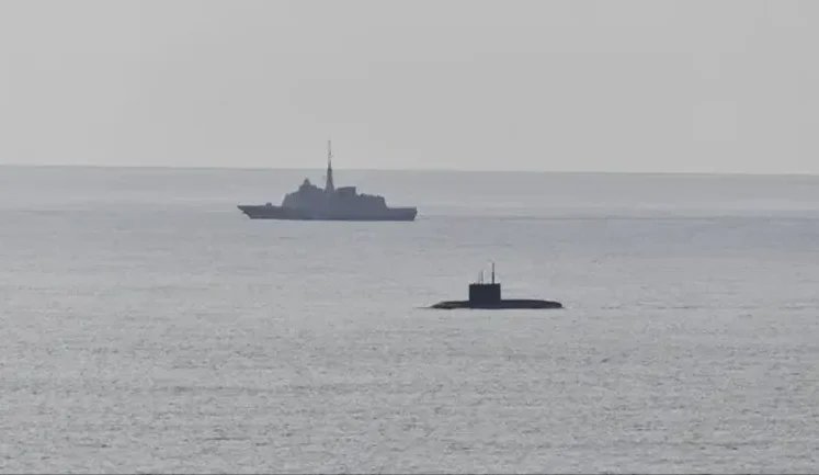 Подводная лодка РФ "Новороссийск" всплыла у берегов Франции - в НАТО отреагировали