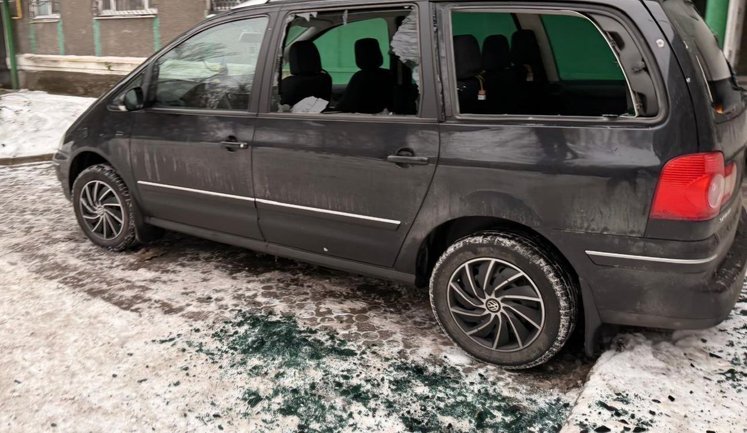 Ворожі обстріли Дніпропетровщини: у Нікополі поранена жінка. ФОТОрепортаж