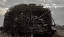 Воїни затрофеїли російський танк Т-80