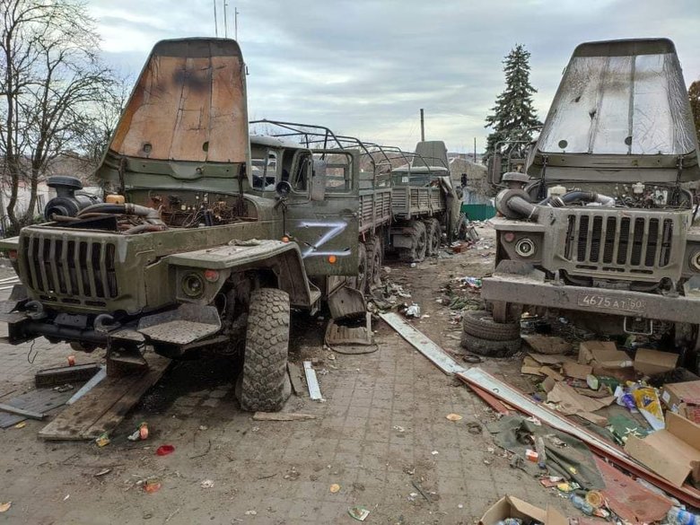 Околиці звільненого Тростянця завалені розбитою технікою російських окупантів 10